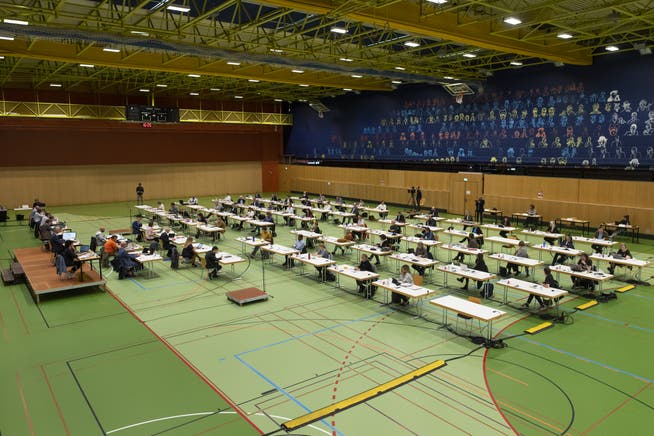 For the first time, the St. Gallen city parliament met at the end of April for a corona-compliant meeting in the Kreuzbleiche sports hall.